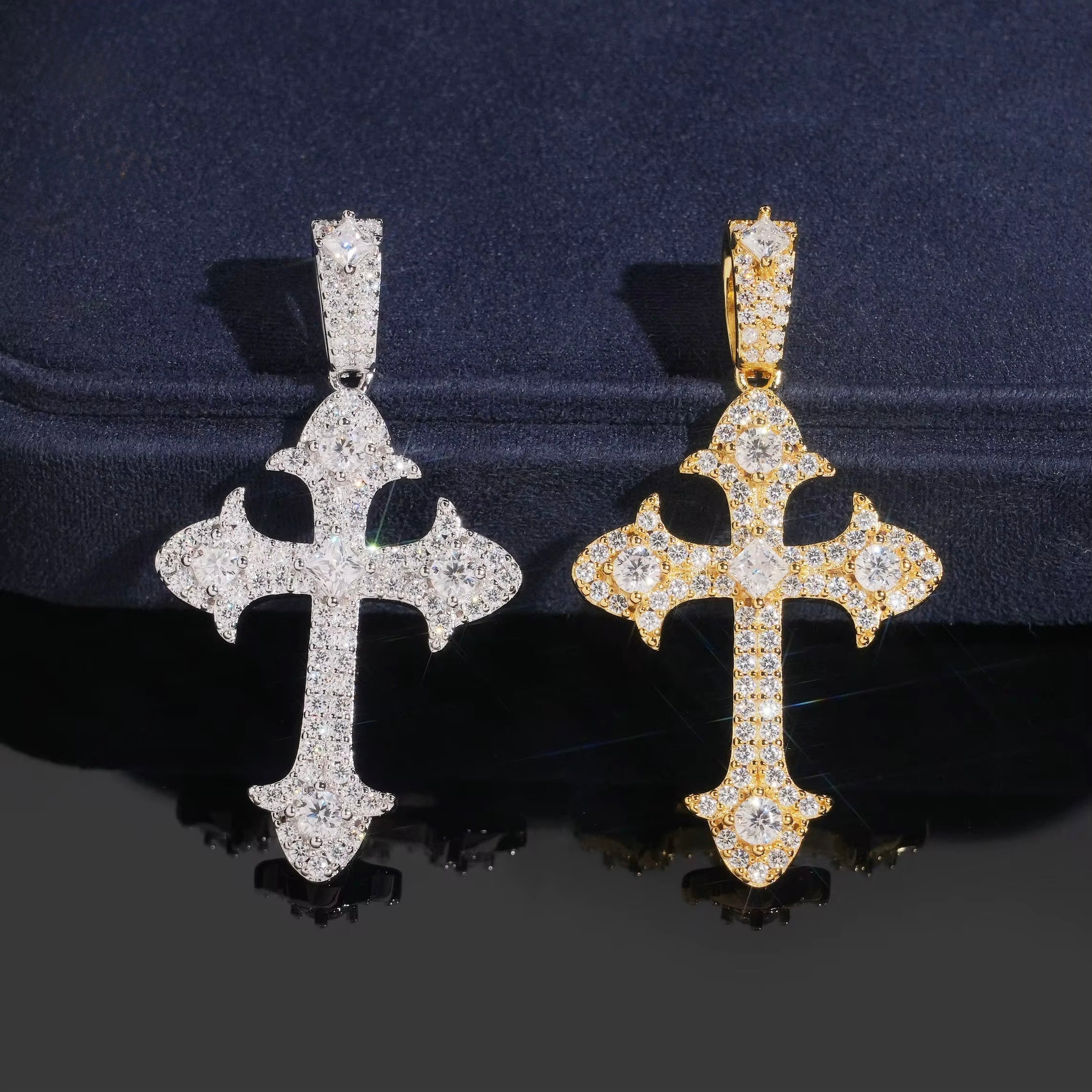 Cross Pendant Moissanite S925 + Rhodium