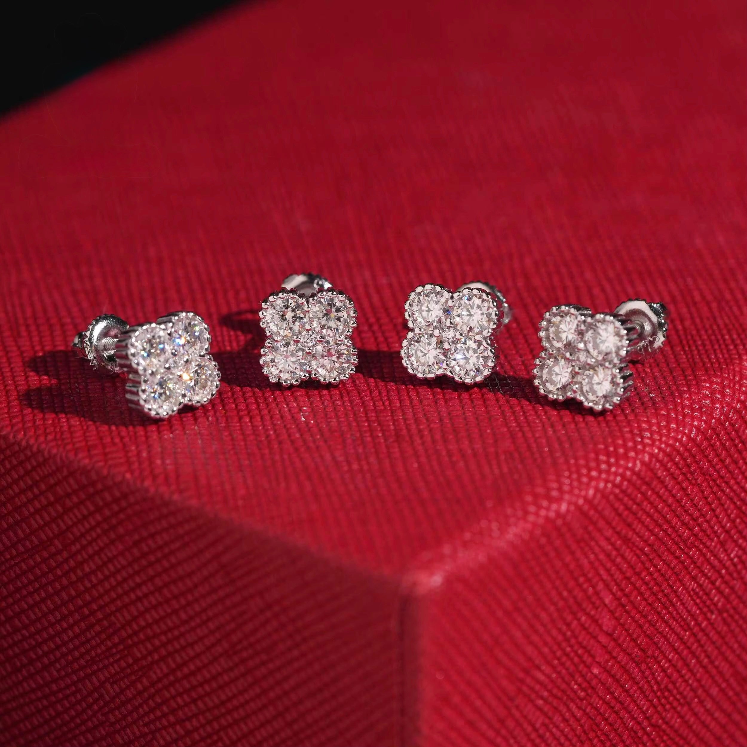 Clover Earrings Screw Back Moissanite Silver S925 + Rhodium