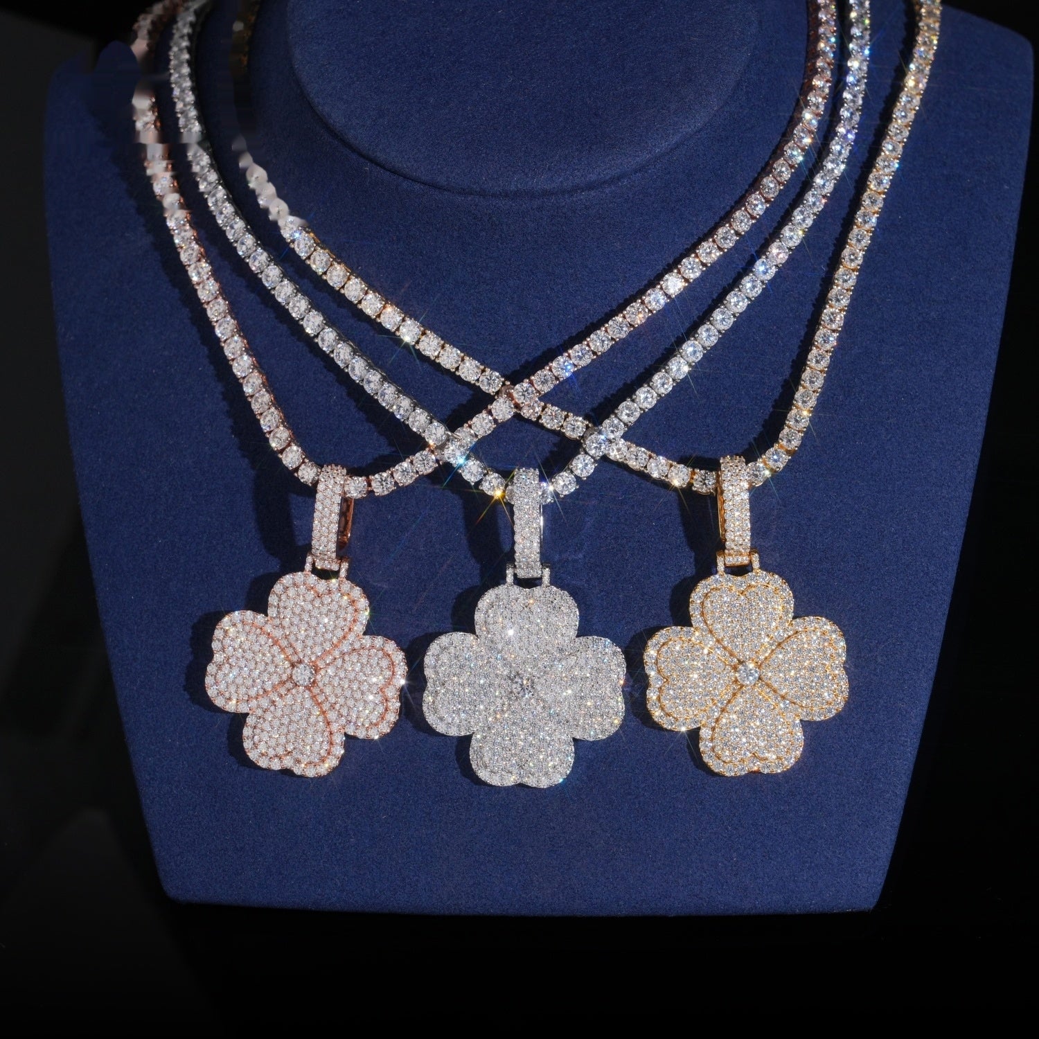Pavé Clover Pendant — Moissanite, 925 Silver