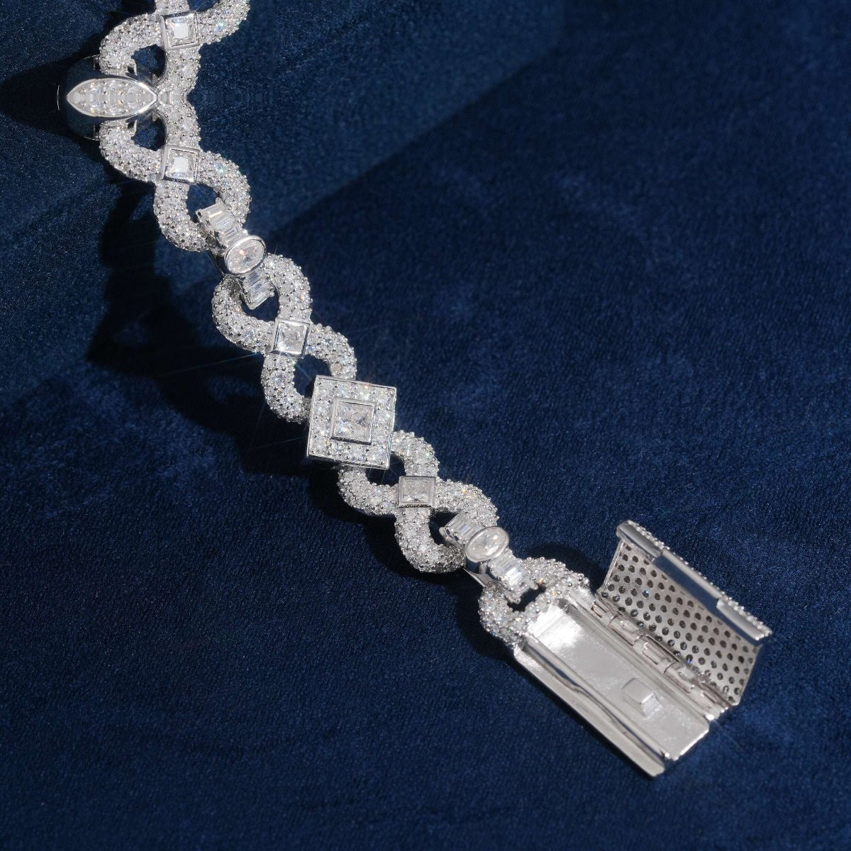 Infinity Halo Link Bracelet — Moissanite, 925 Silver